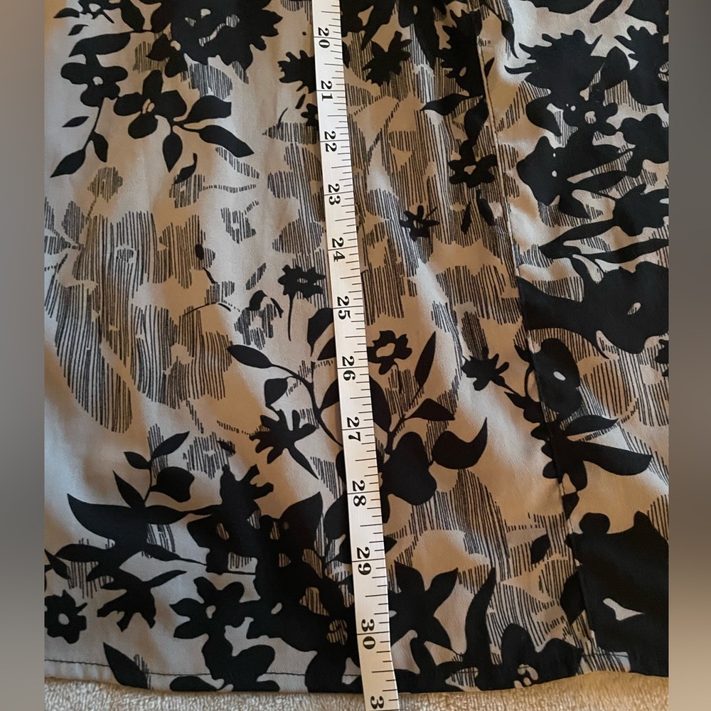 Women’s Maggie Barnes Black and Taupe Floral Tunic Plus Size 22/24W - Picture 6 of 6